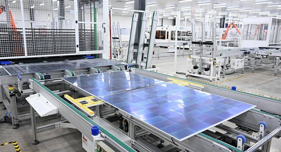 مدبولي يفتتح مجمع إيليت سولار بالسخنة لدعم توطين صناعة الطاقة الشمسية